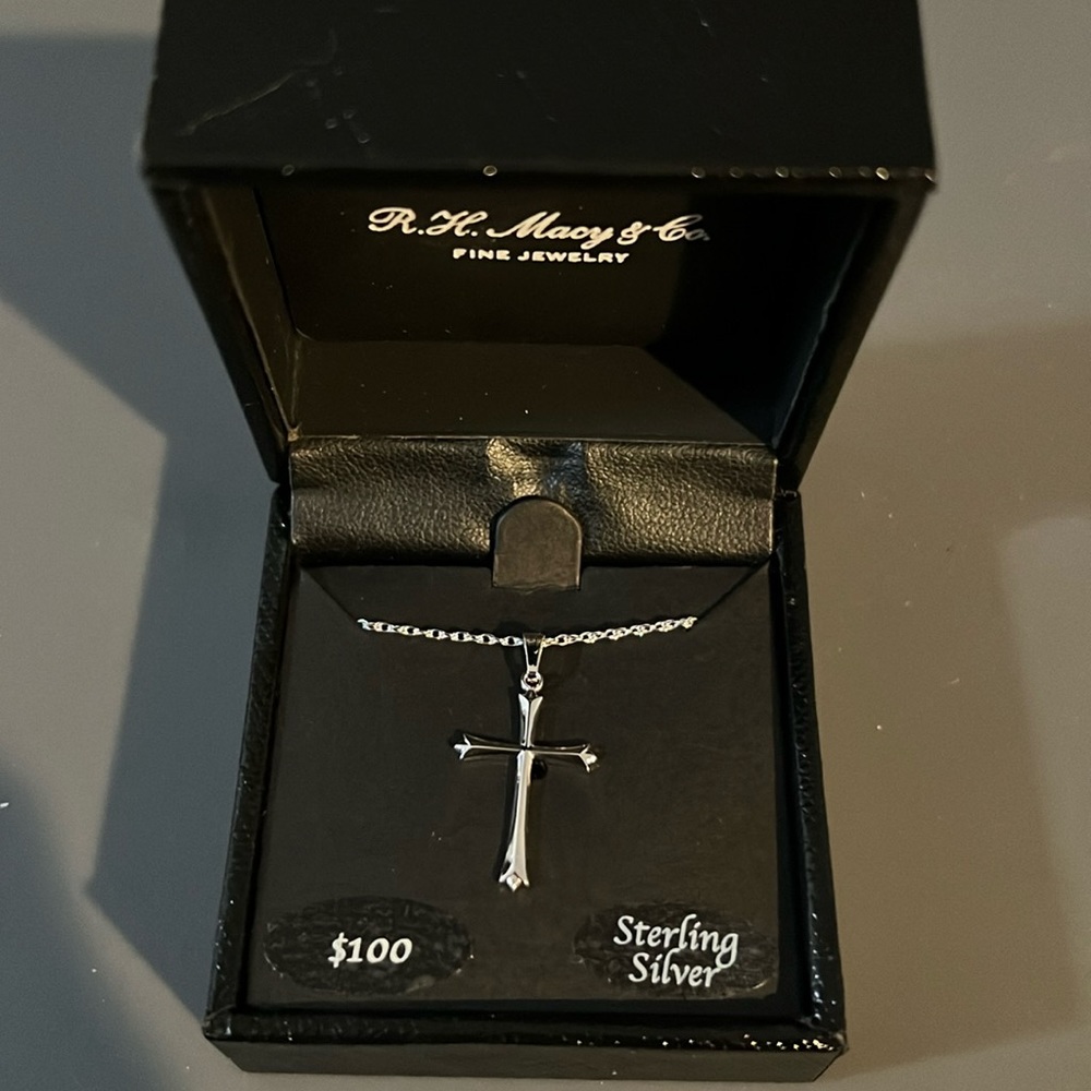 Macys pointed tip Cross Pendant Necklace in Sterling Silver new in box